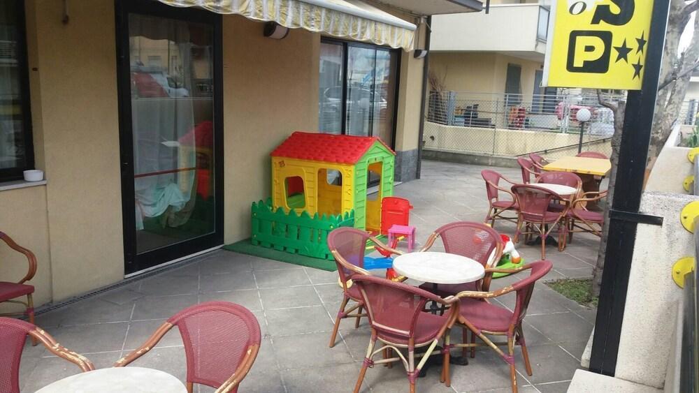 Hotel Criss Rimini Eksteriør bilde